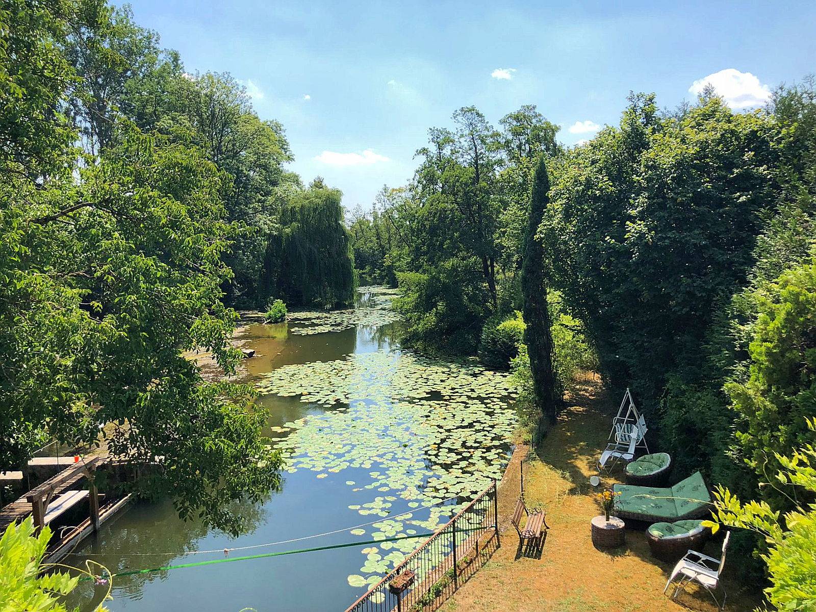 Loue maison près de Chablis, jacuzzi et rivière - 17 couchages - 6 chambres