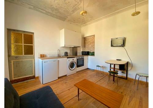 Idéal étudiant. Loue magnifique 2 pièces, calme et lumineux, Place de la Cathédrale à Toulon 23m²