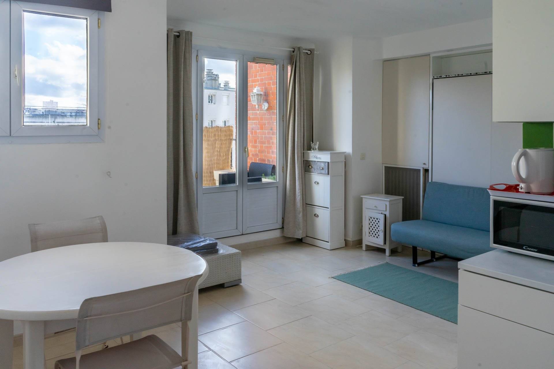 Loue magnifique studio meublé avec terrasse à Issy les Moulineaux (92) - 25m²