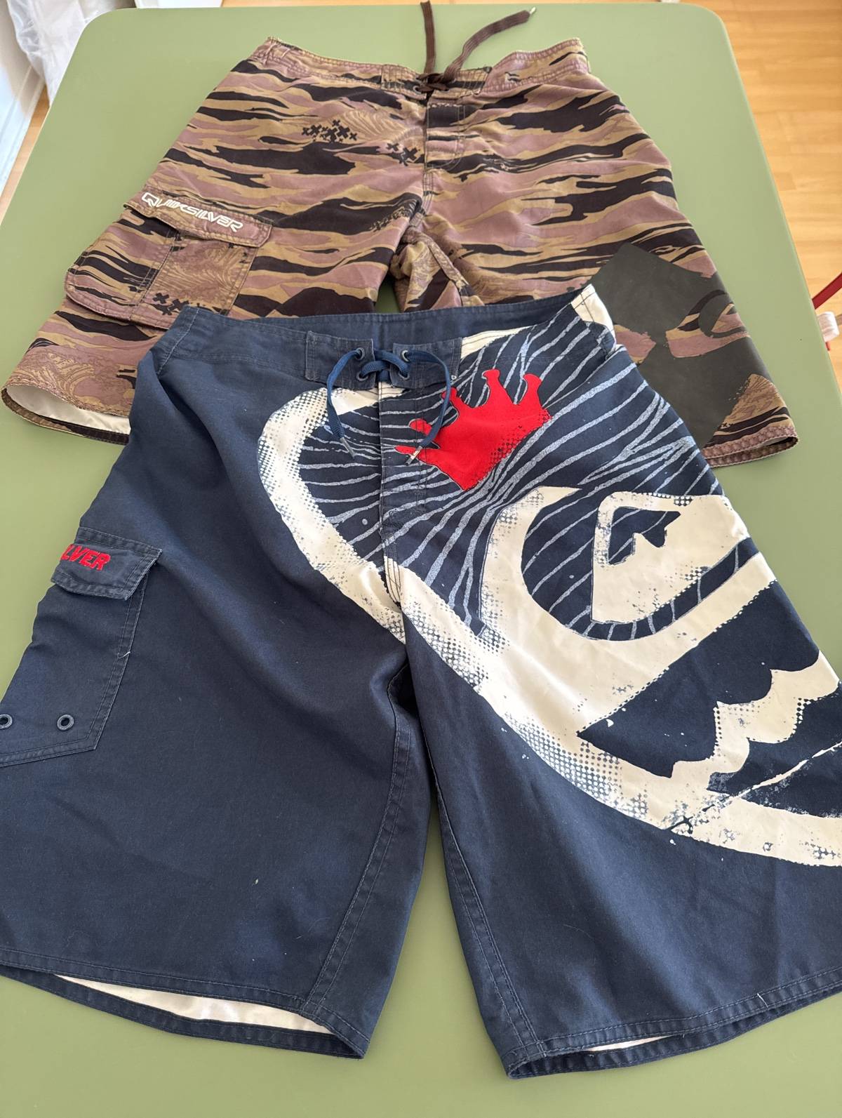 Vends 2 maillots de bain longs Quiksilver - Taille 16 ans