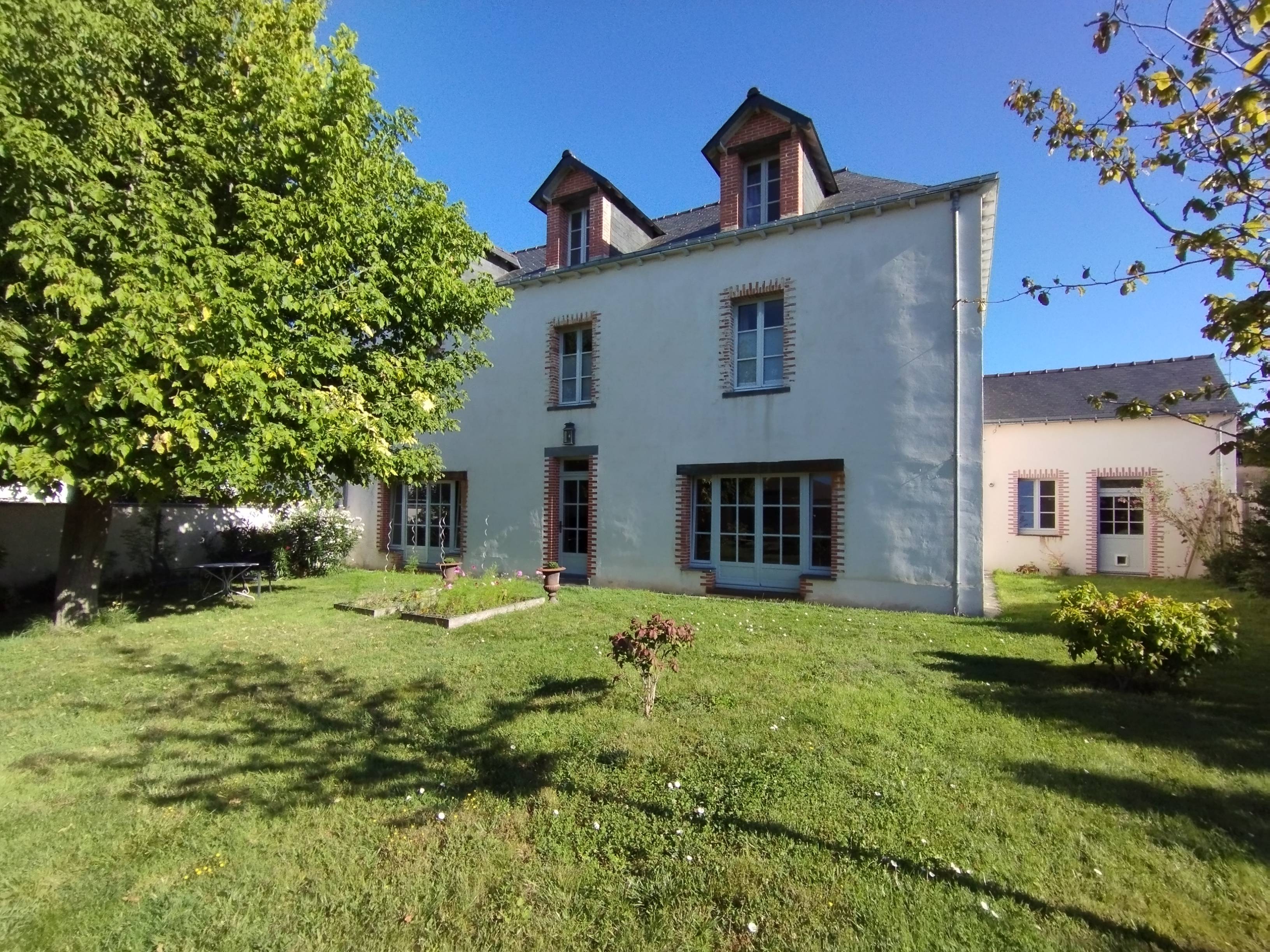 Vends Maison ancienne parfaitement rénovée - 5 chambres, 306m², Issé (44)