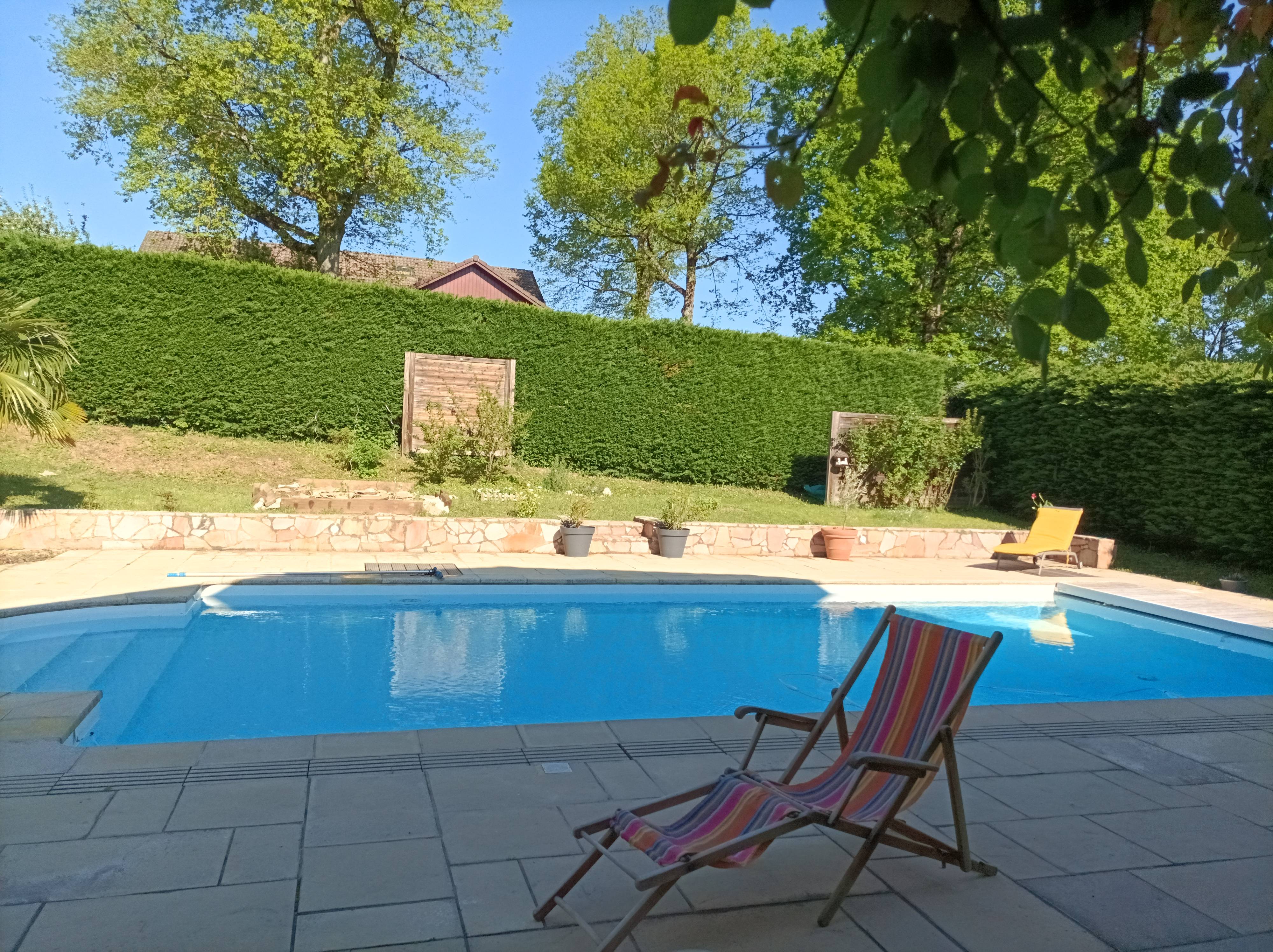 Loue maison à Annecy (74) - 8 couchages, grande piscine entre le lac et la montagne