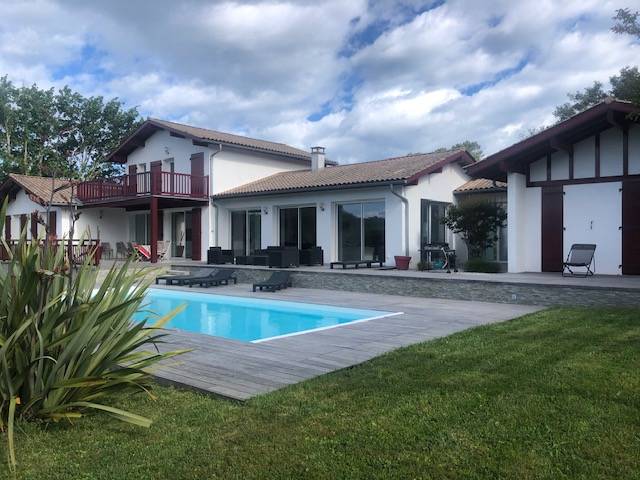 Loue maison d’architecte 270m² portes de Biarritz piscine chauffée - 5 chambres, 10 couchages