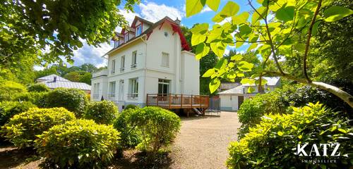 Vends Maison bourgeoise 10 pièces avec 5 chambres - Vaucresson Division Théry - 200m²