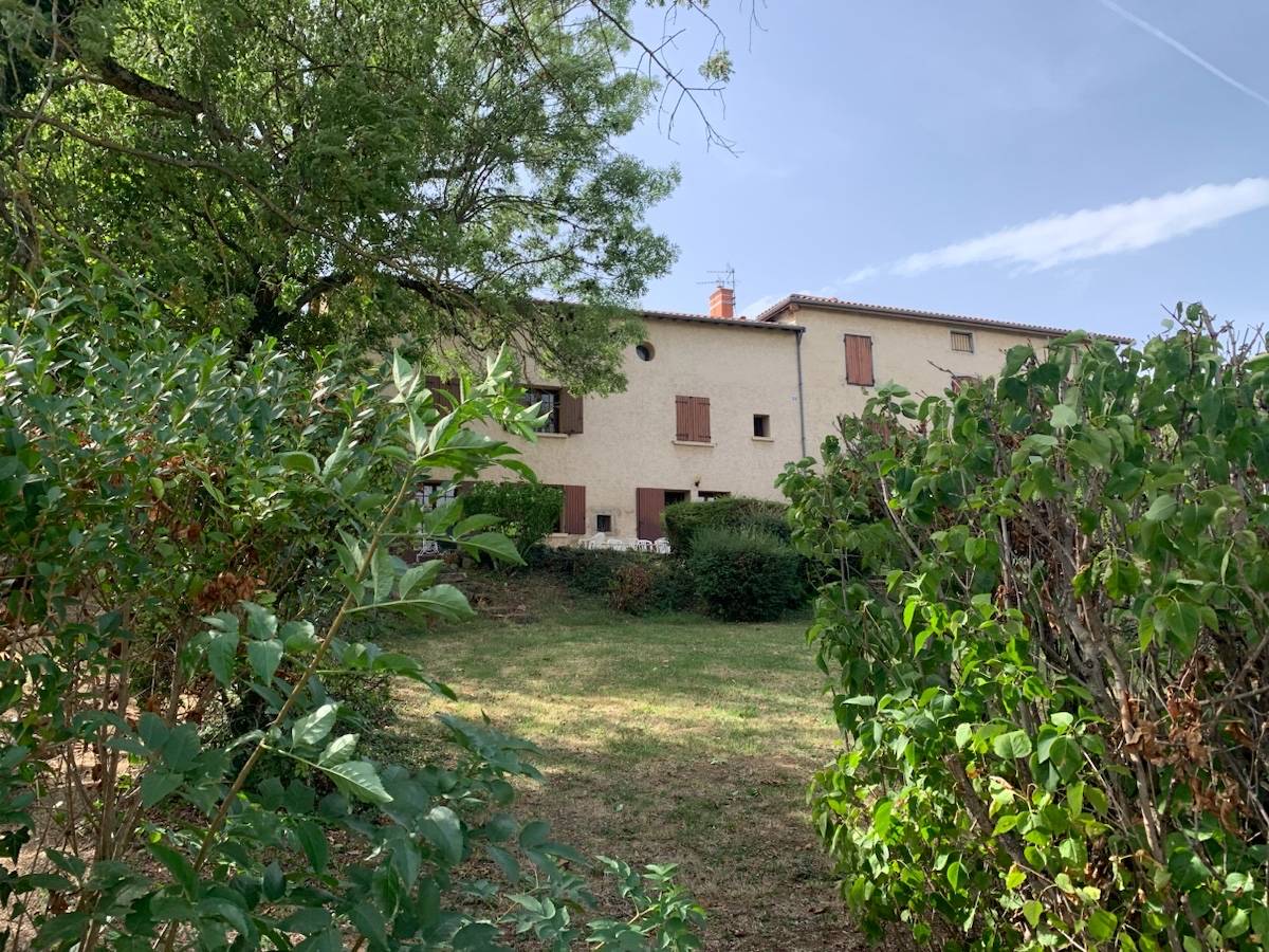 Loue maison de campagne à 18 km de Lyon avec piscine - 14 couchages