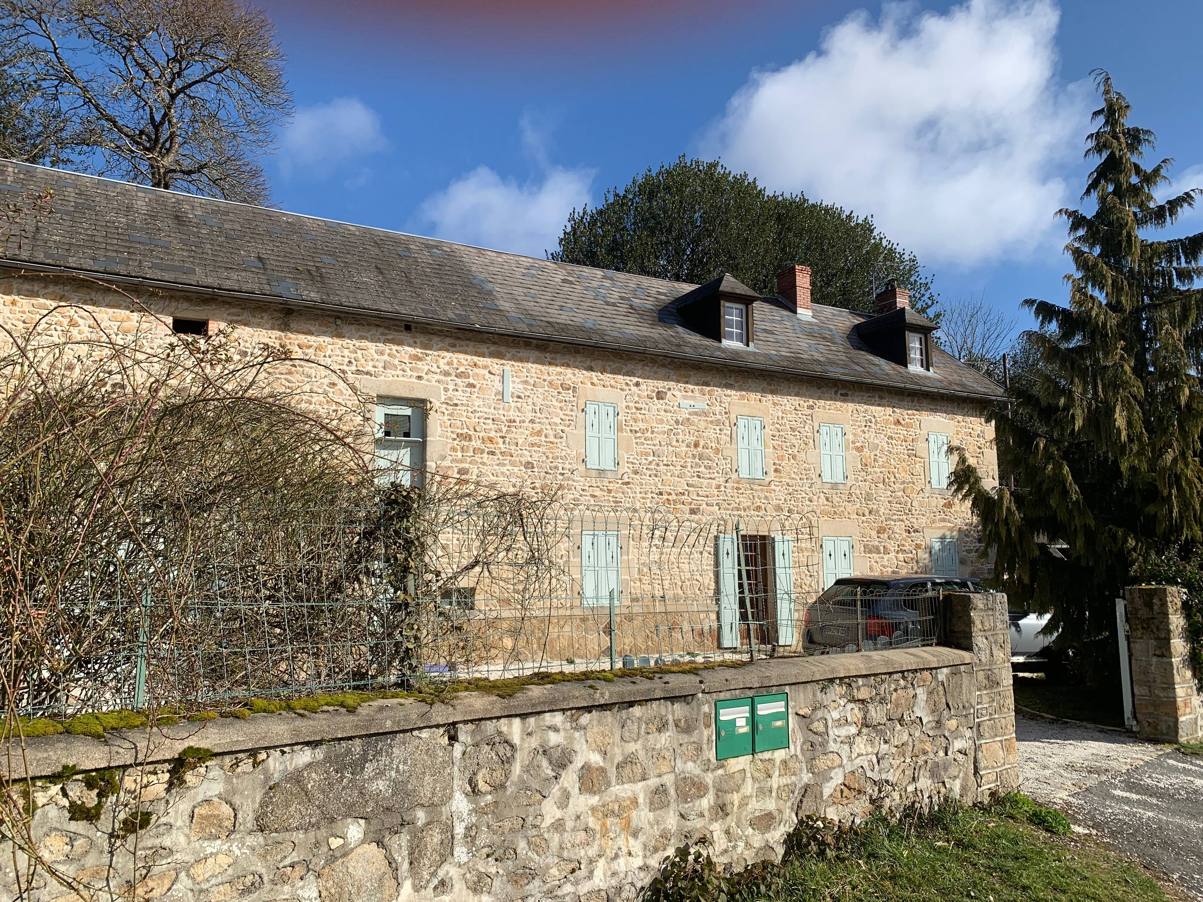 Loue maison auvergnate avec piscine chauffée et jardin clos - 10 couchages - Saint-Gervais-d’Auvergne (63)