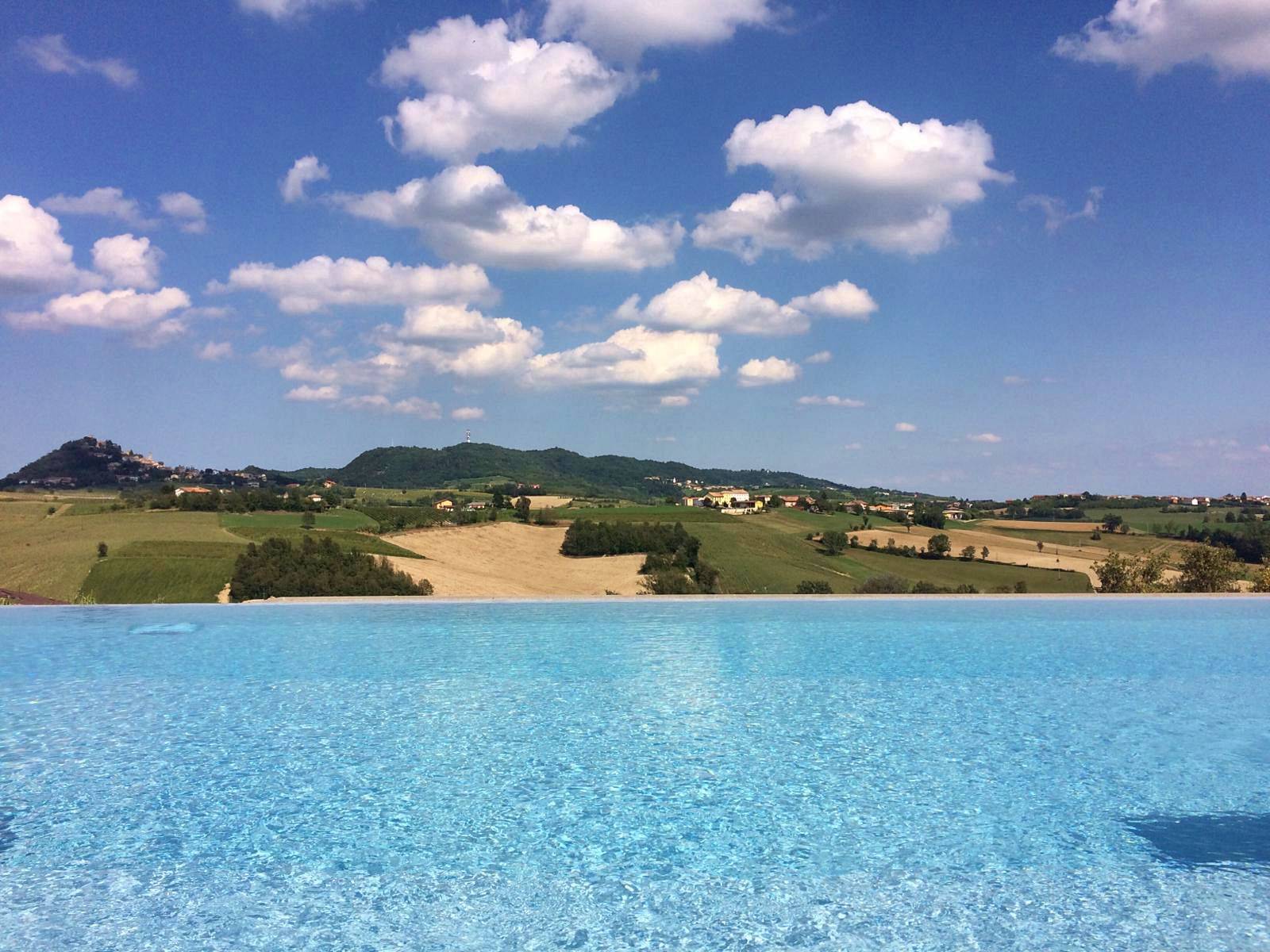 Loue villa de vacances - 14 couchages - Piscine, Terrain de Volley & pétanque - Monferrato - Italie