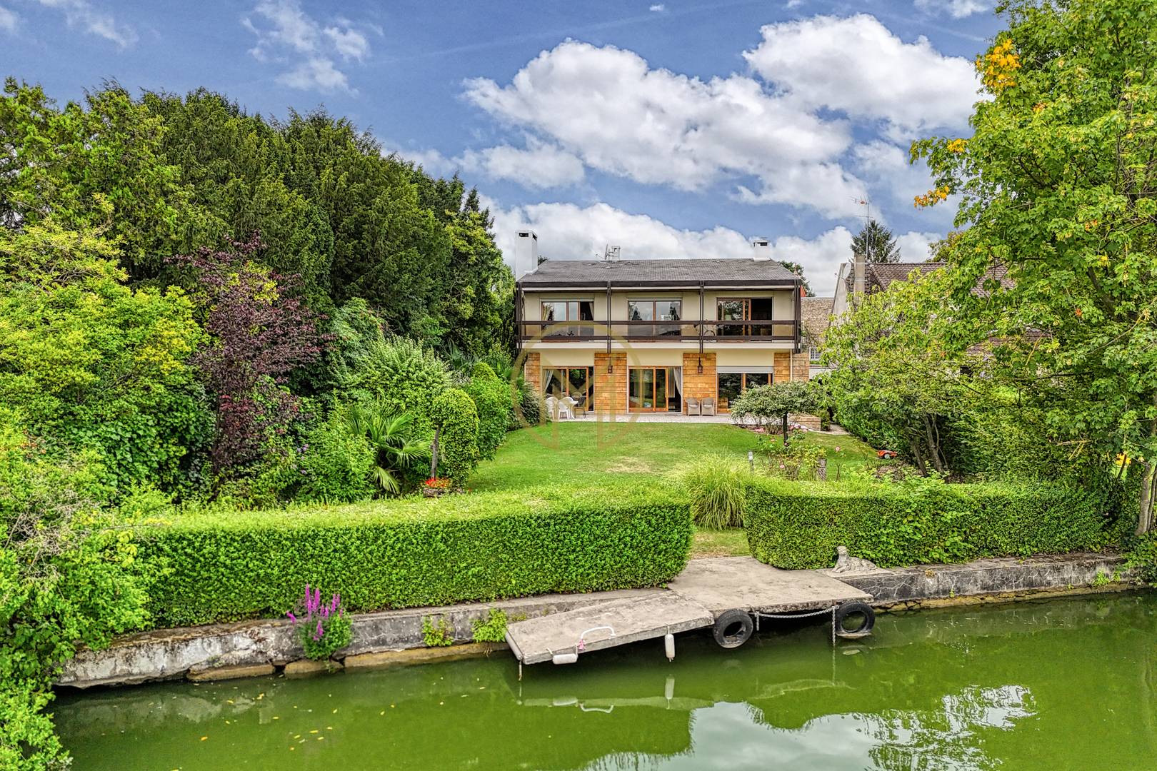 Maison 198m², 5 chambres, Terrain 1 000m², Ponton privé, Vue lac panoramique