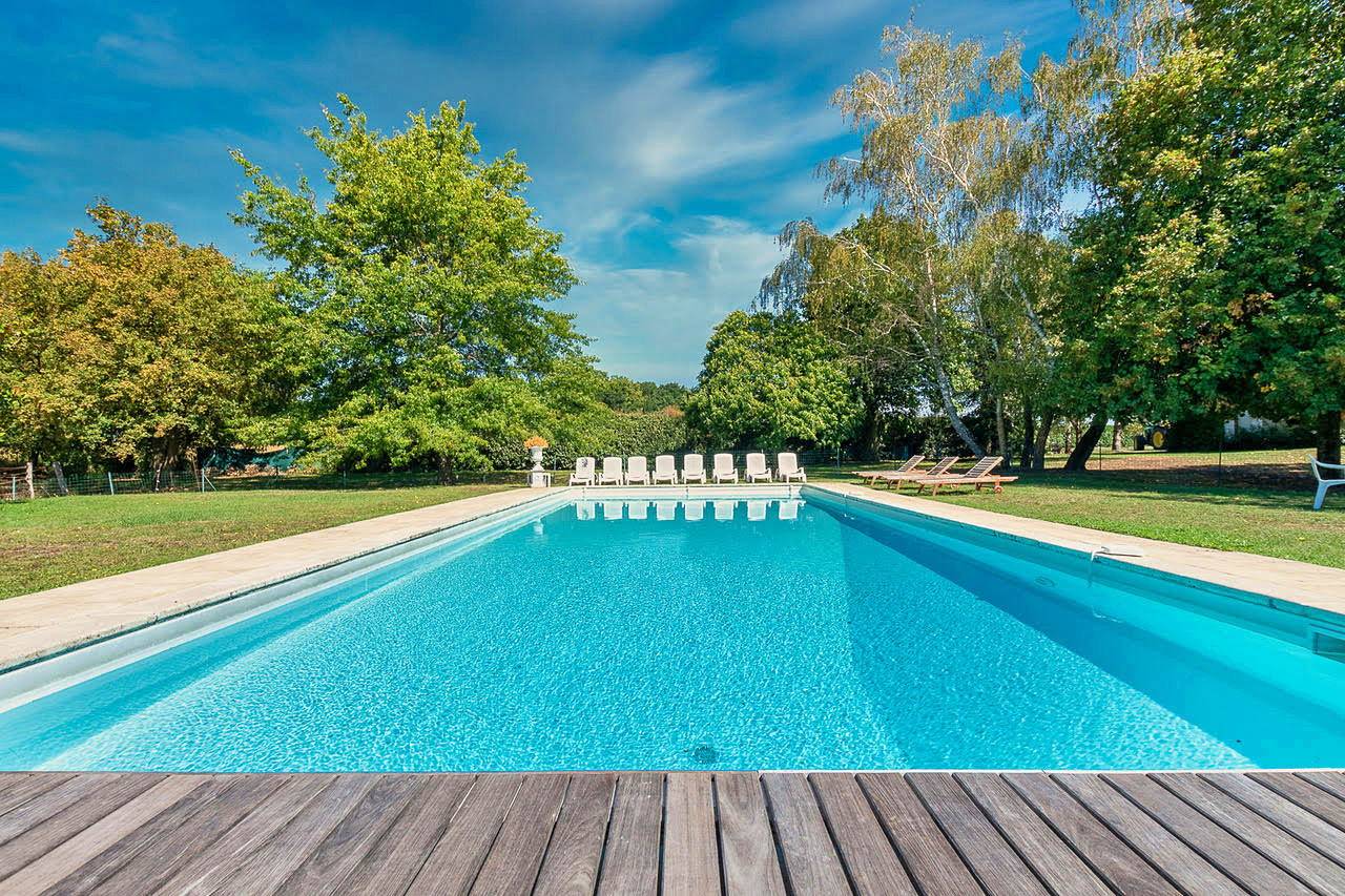 Loue Maison de Charme Standing - 30 couchages- 15 ch - Piscine - 1h30 de Paris - Conflans-sur-Loing (45)