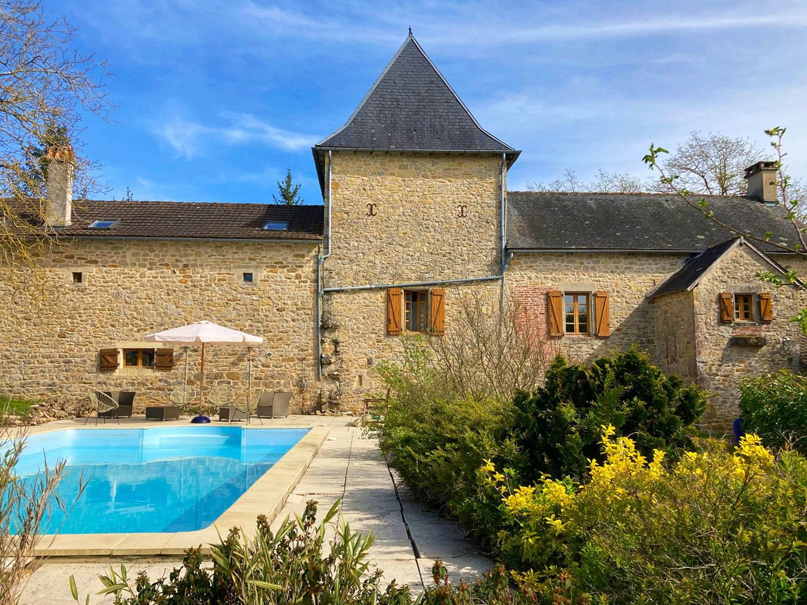 Loue maison dans l’Aveyron - 15 couchages avec piscine au sel - Sainte-Croix (12)