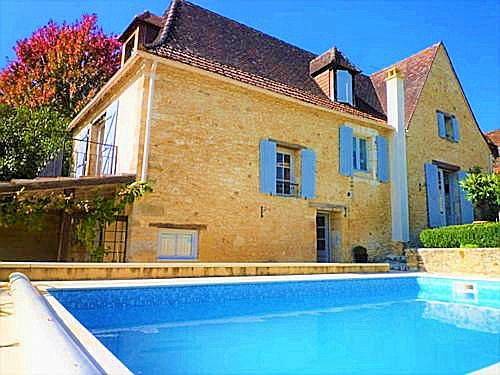 Loue maison en Dordogne proche des Eyzies et Sarlat piscine privée, 8 couchages