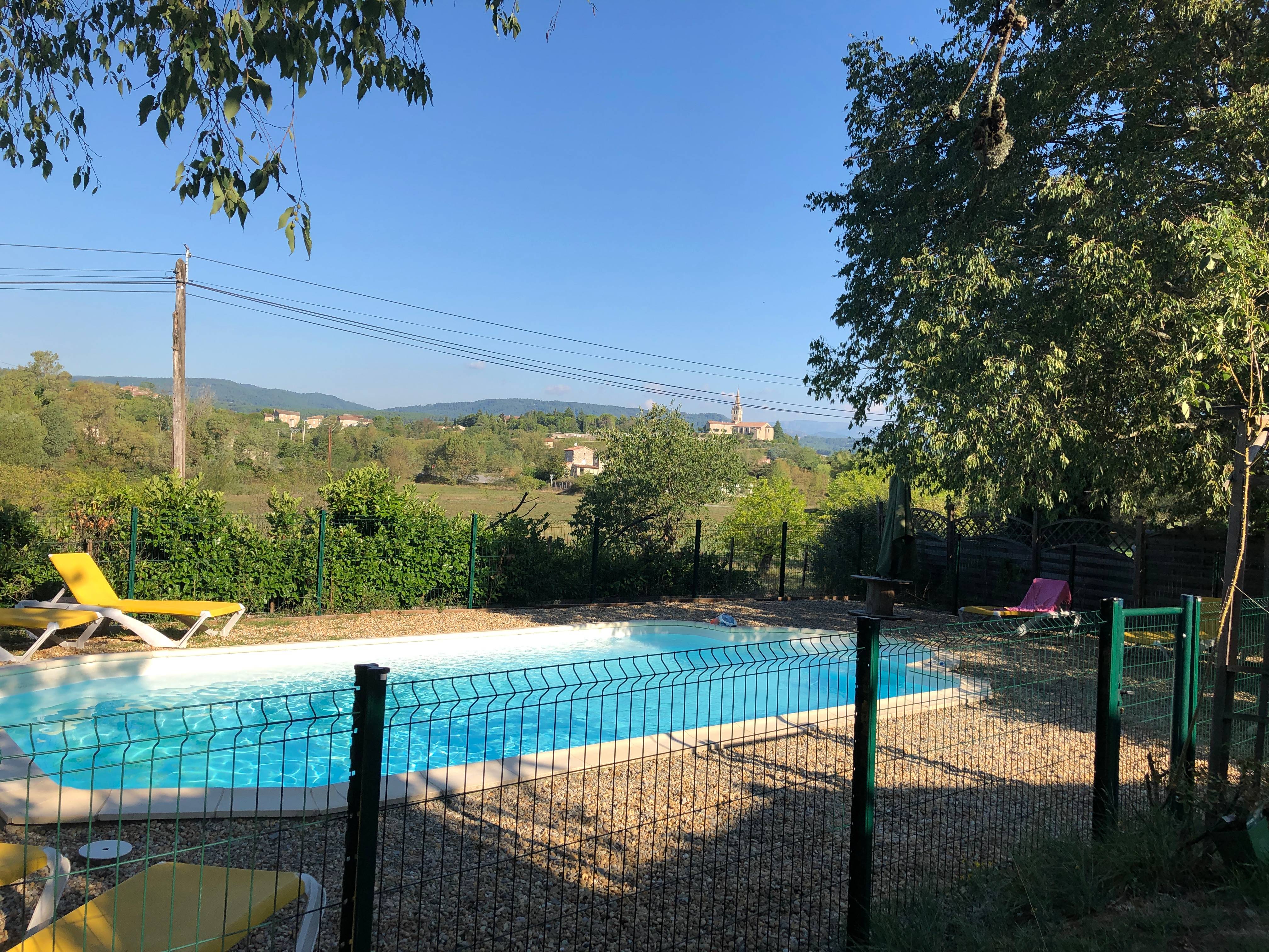 Loue maison avec piscine privée - 10 couchages - Lablachère (07)