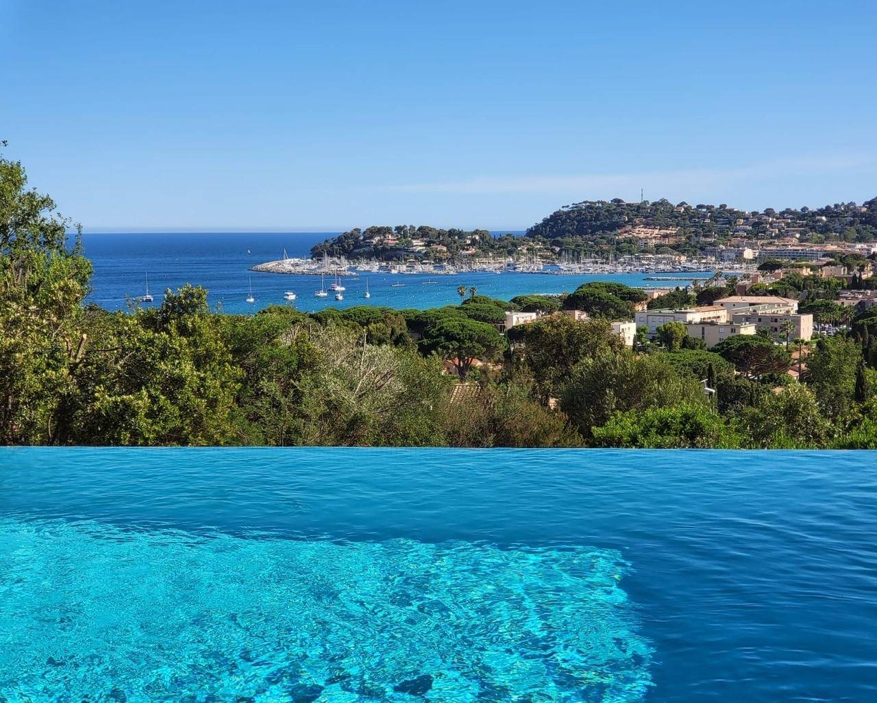 Loue maison familiale - 10 couchages - à 350 mètres de la plage de Cavalaire-sur-Mer (83)