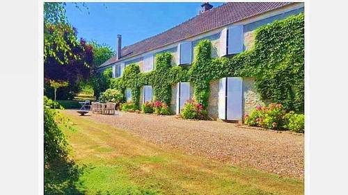Loue maison familiale entre Montfort l’Amaury et Thoiry -12 couchages