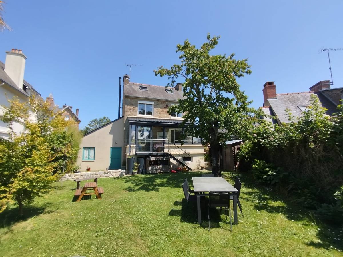 Loue maison en pierre avec jardin clos ensoleillé - 5 couchages - Saint-Servan