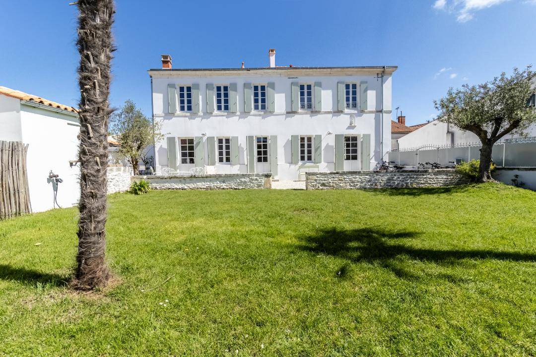 Loue maison l’Île d’Oléron au cœur du village de La Brée-les-Bains (17) - 14 couchages