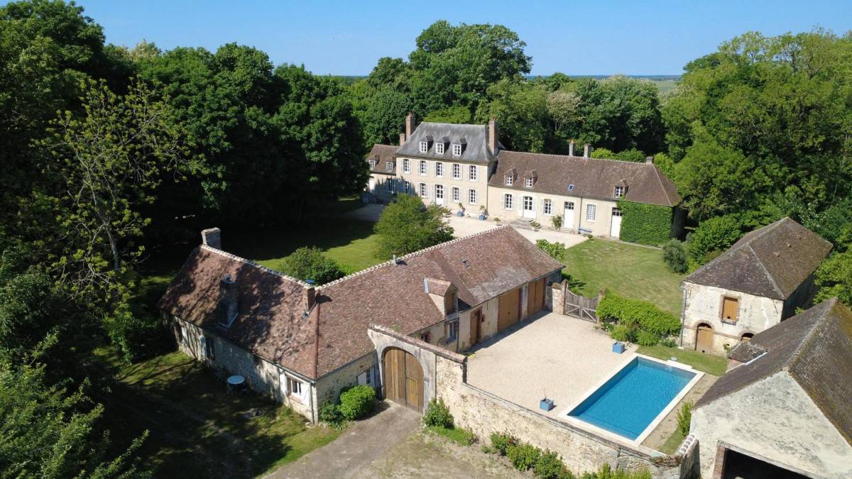 Loue maison avec piscine extérieure dans domaine de 400 ha - 20 couchages