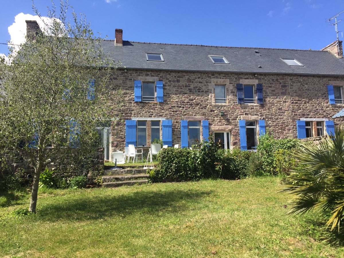 Loue maison aux Sables-d’Or-les-Pins - grand jardin clos par des murs - 8/10 couchages