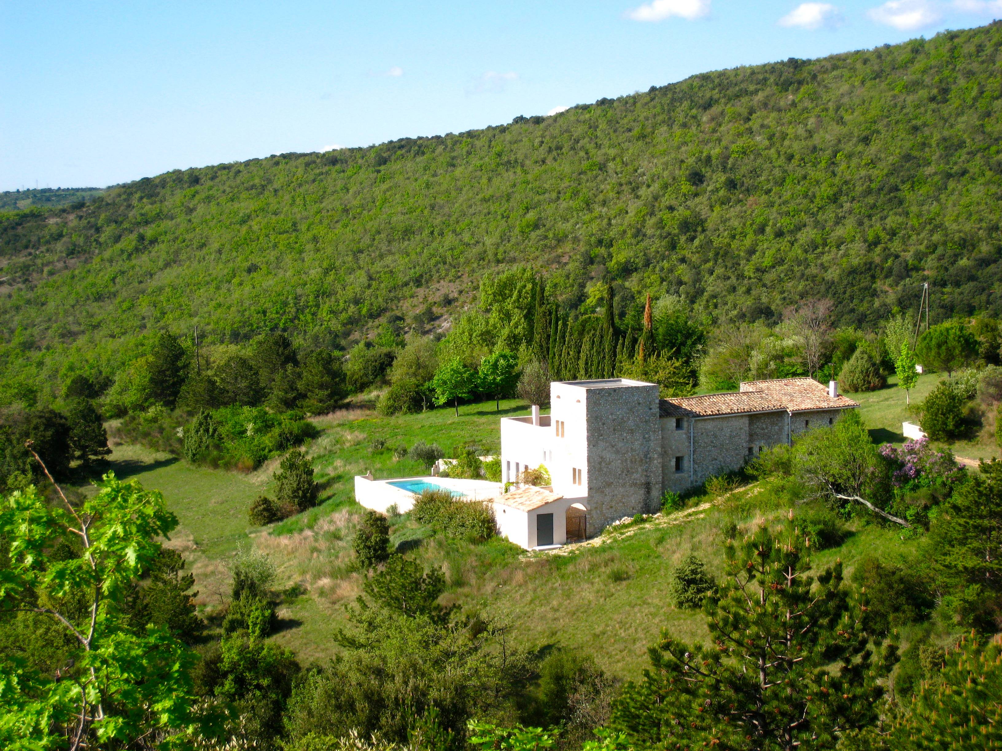 Loue Maison en Ardèche, grand terrain avec piscine /14 couchages - Meysse (07)