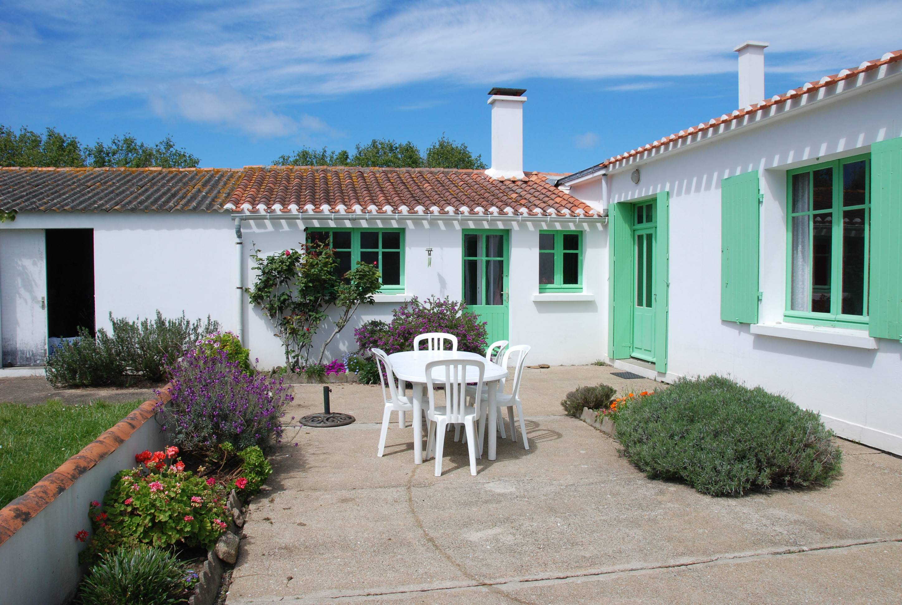 Loue Maison lumineuse avec jardin, 9 couchages, au calme sur les hauteurs de Port-Joinville