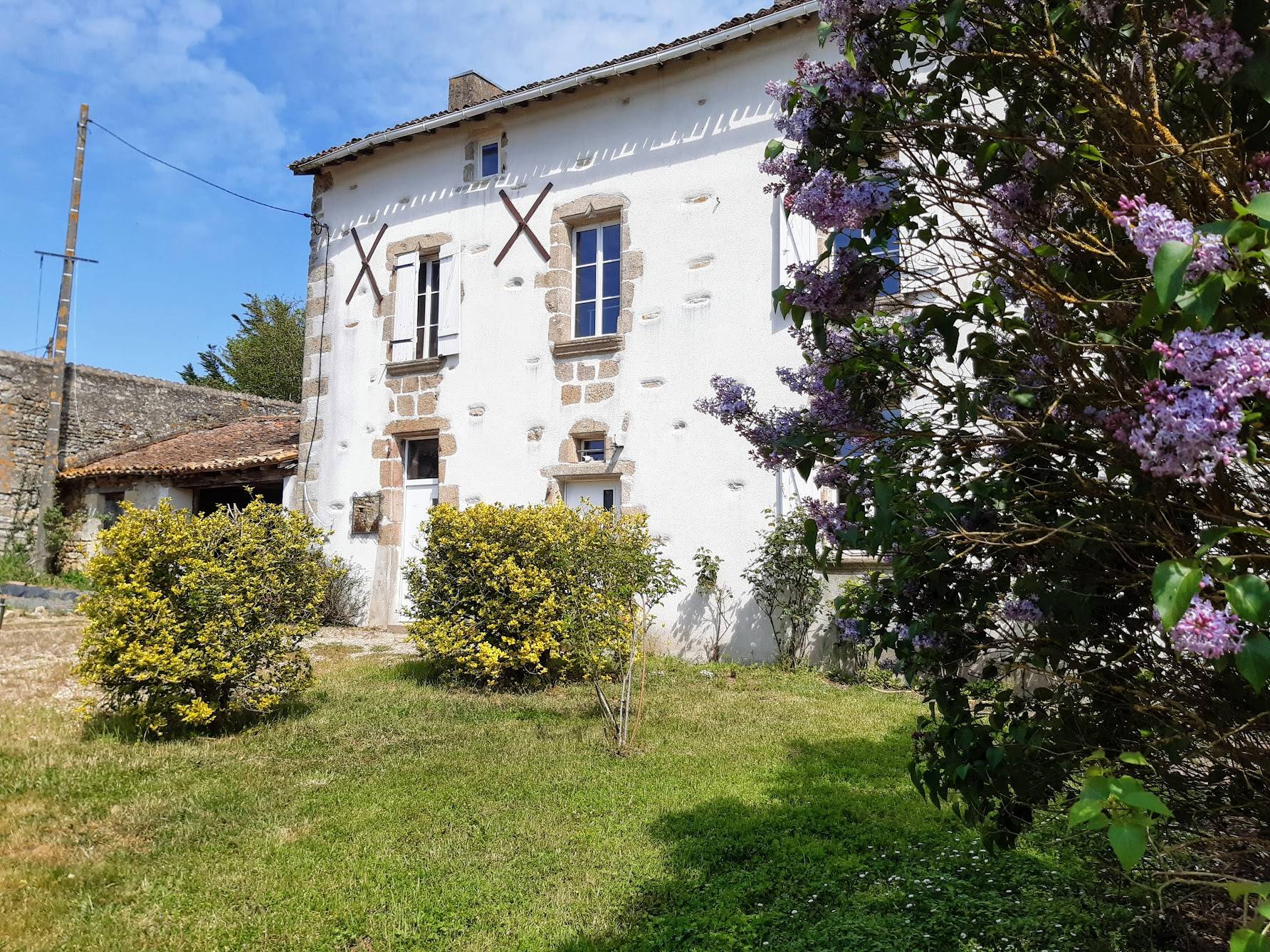 Vends Maison Bourgeoise rénovée - 126m² - Terrain 4500m² - Entre Poitiers et La Rochelle (79)