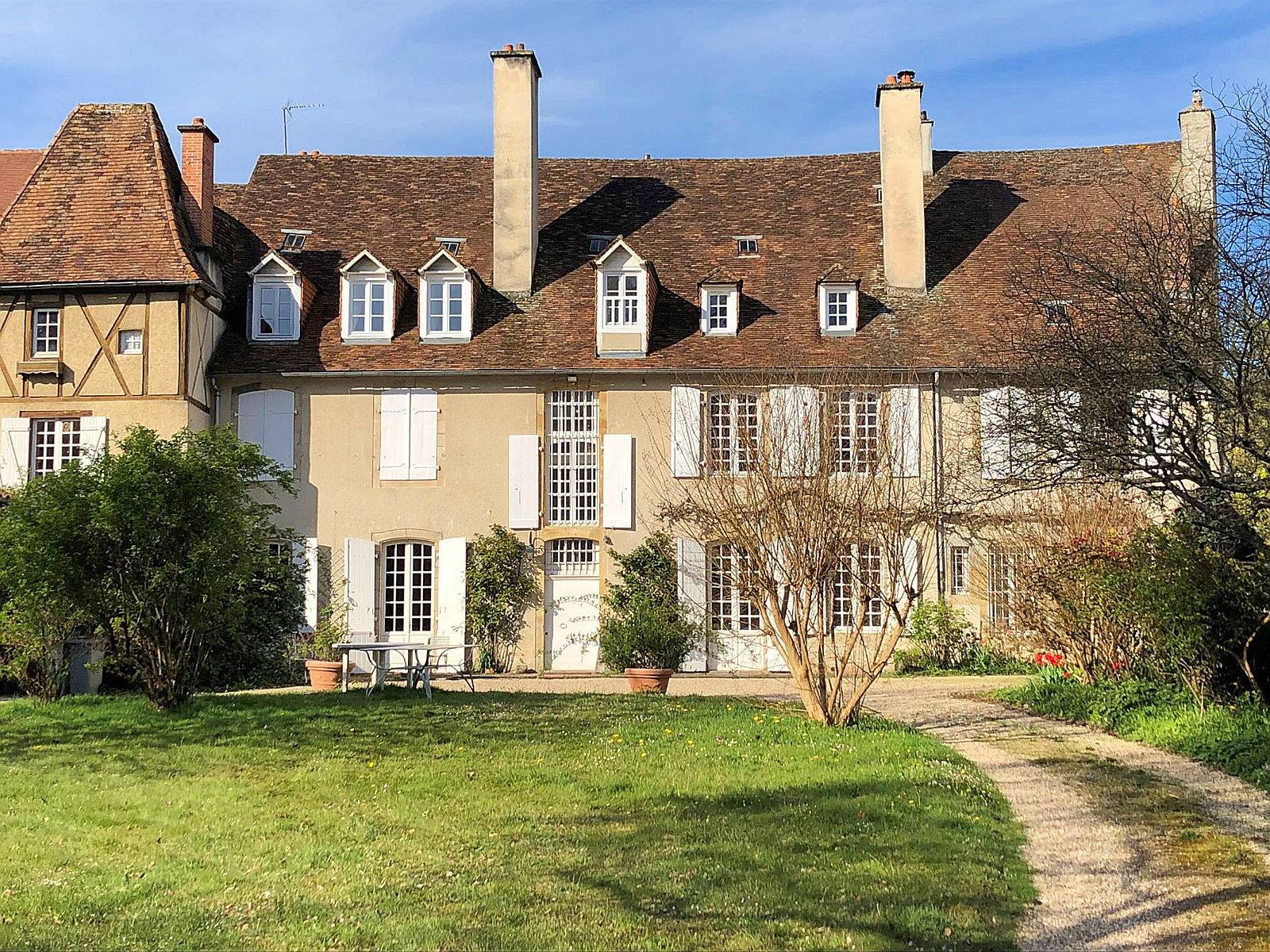 Loue maison du XVIIIème avec piscine - 8 chambres, 15 couchages - Saint-Yrieix-la-Perche (87)