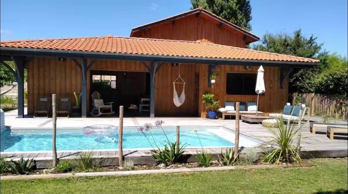 Loue maison en bois avec piscine - 8 couchages