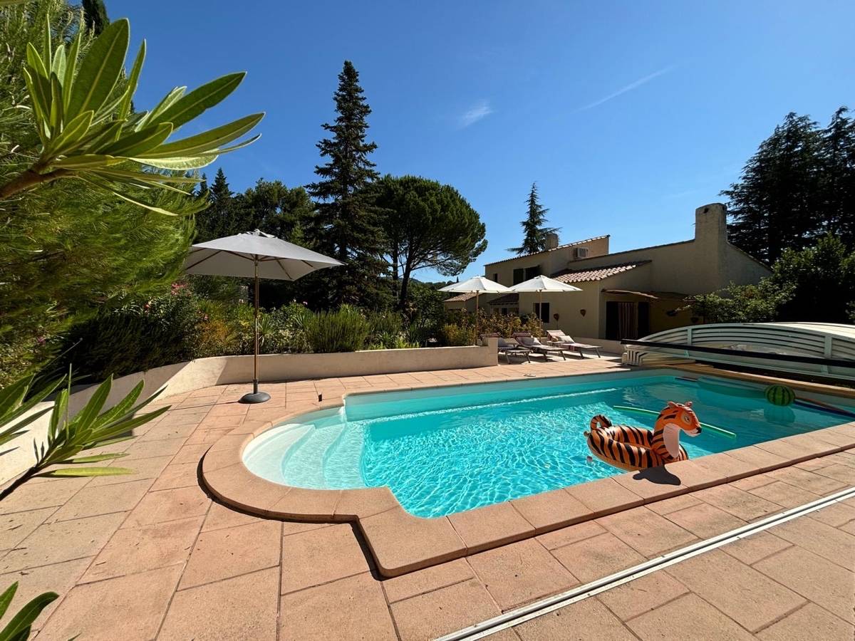 Loue Maison avec piscine 3 chambres 7 couchages à Lauris (84)