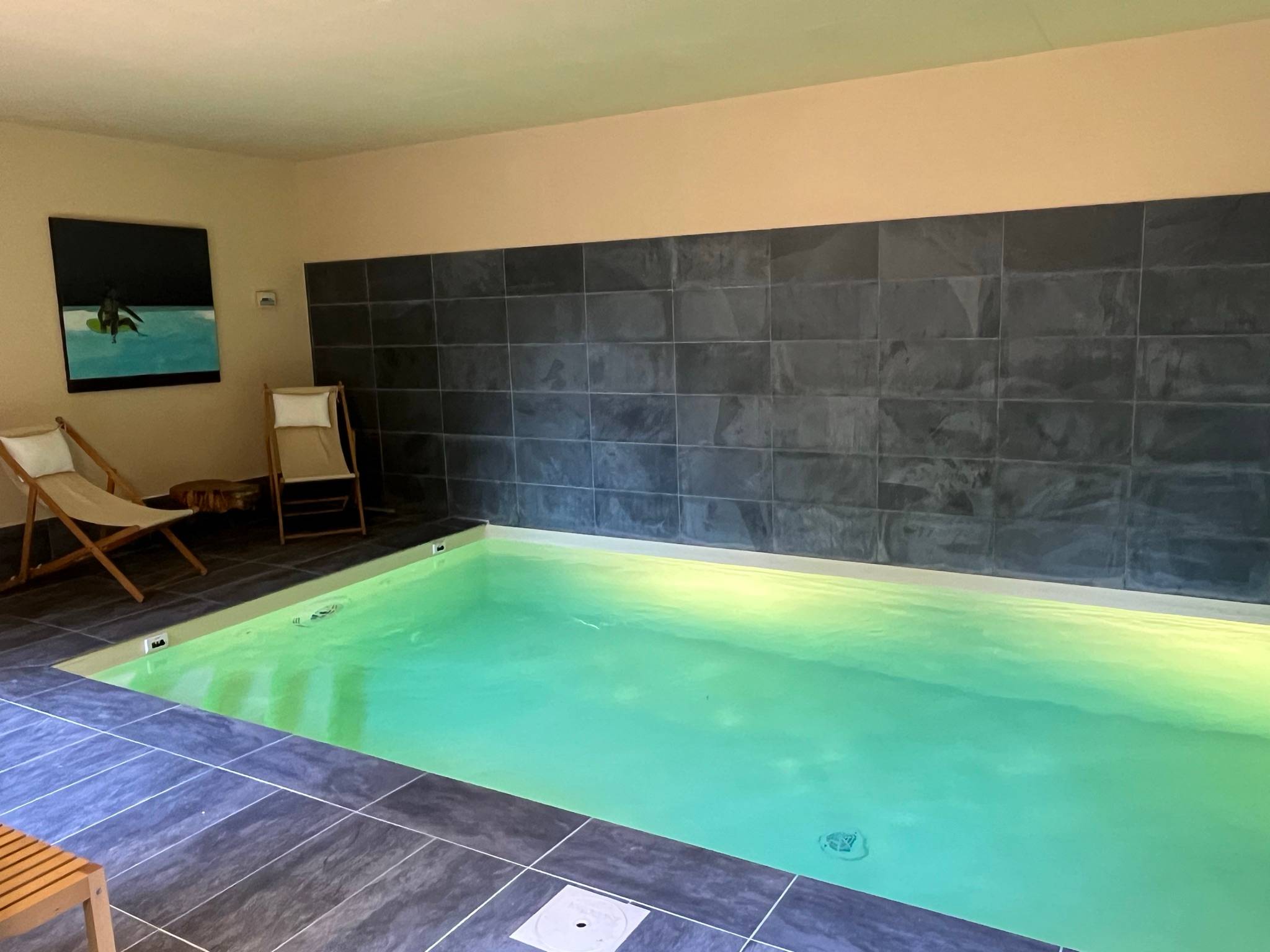 Loue maison avec piscine intérieure - 10 couchages - 10 min d’Amboise, 5 chambres, 2 terrasses et grand jardin
