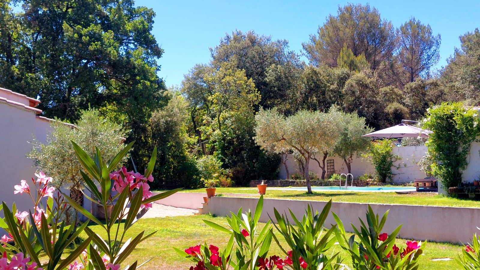 Loue Villa au calme, écrin de verdure à 15min d’Aix en Provence 8 couchages - Éguilles (13)