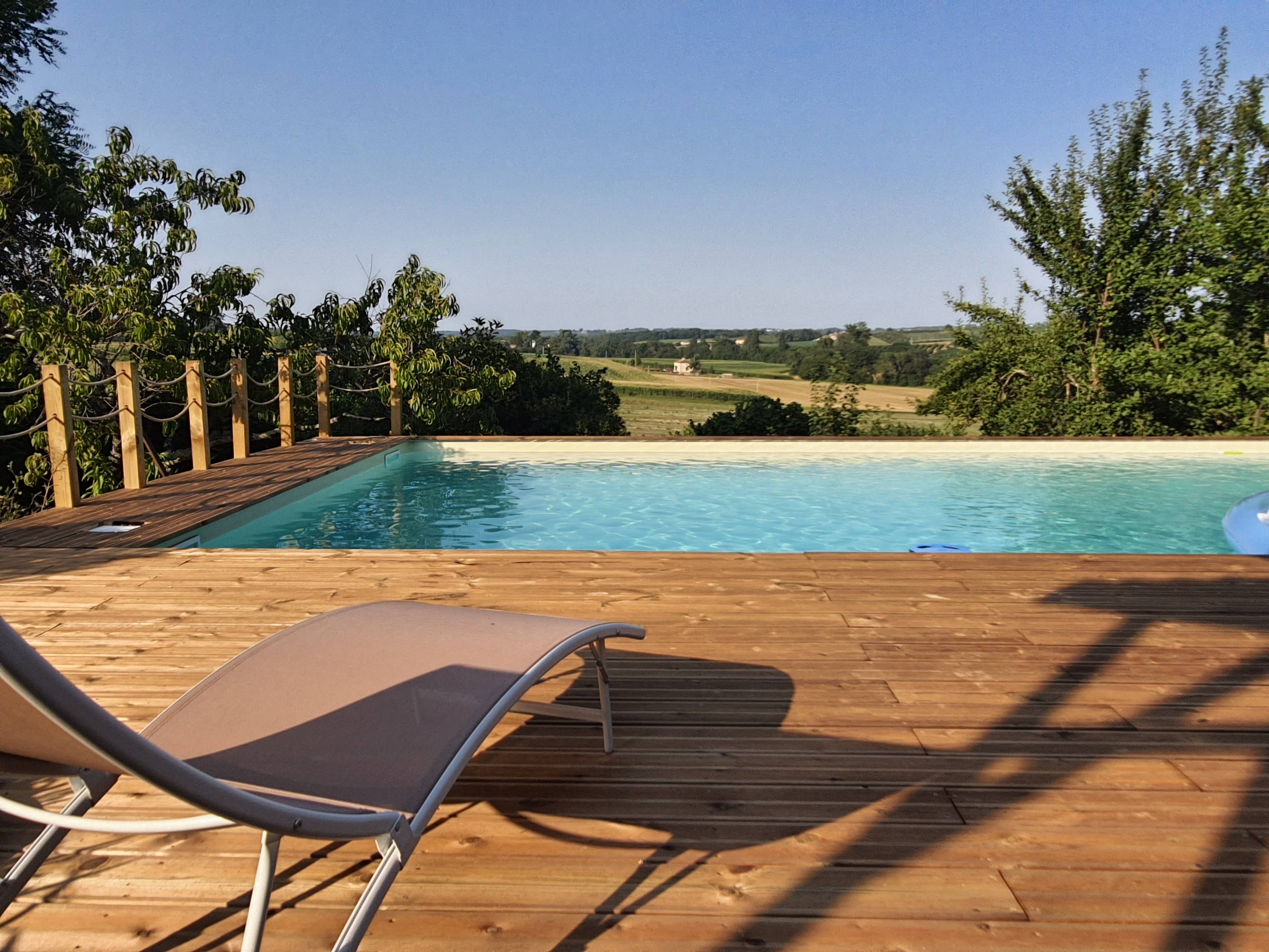 Loue Maison du XV siècle avec piscine, 3 chambres + 1 grange dortoir. 15 couchages - Moulinet (47)