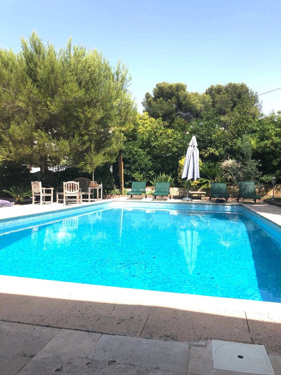 Loue maison calme et climatisée à Sanary-sur-Mer - jardin arboré de 1400m² - 7 chambres, 16 couchages