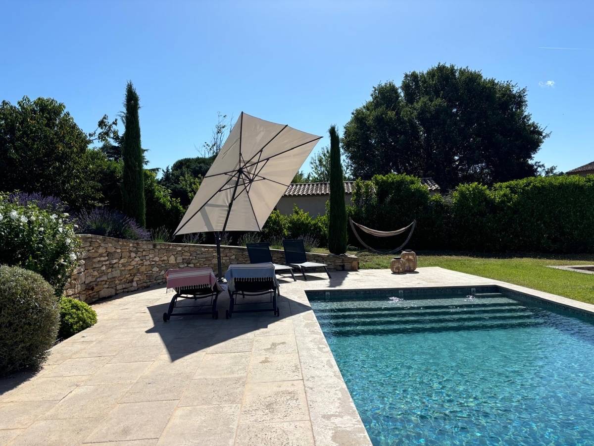 Loue maison familiale près d’Uzes, 4 chambres climatisées, 8 couchages, piscine St-Quentin-la-Poterie (30)