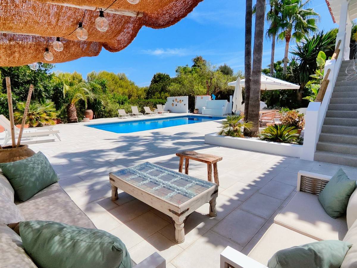 Loue maison de vacances - Jávea - 4 chambres - 3 SDB - 8 couchages - piscine chauffée - vue Montgó et vue mer