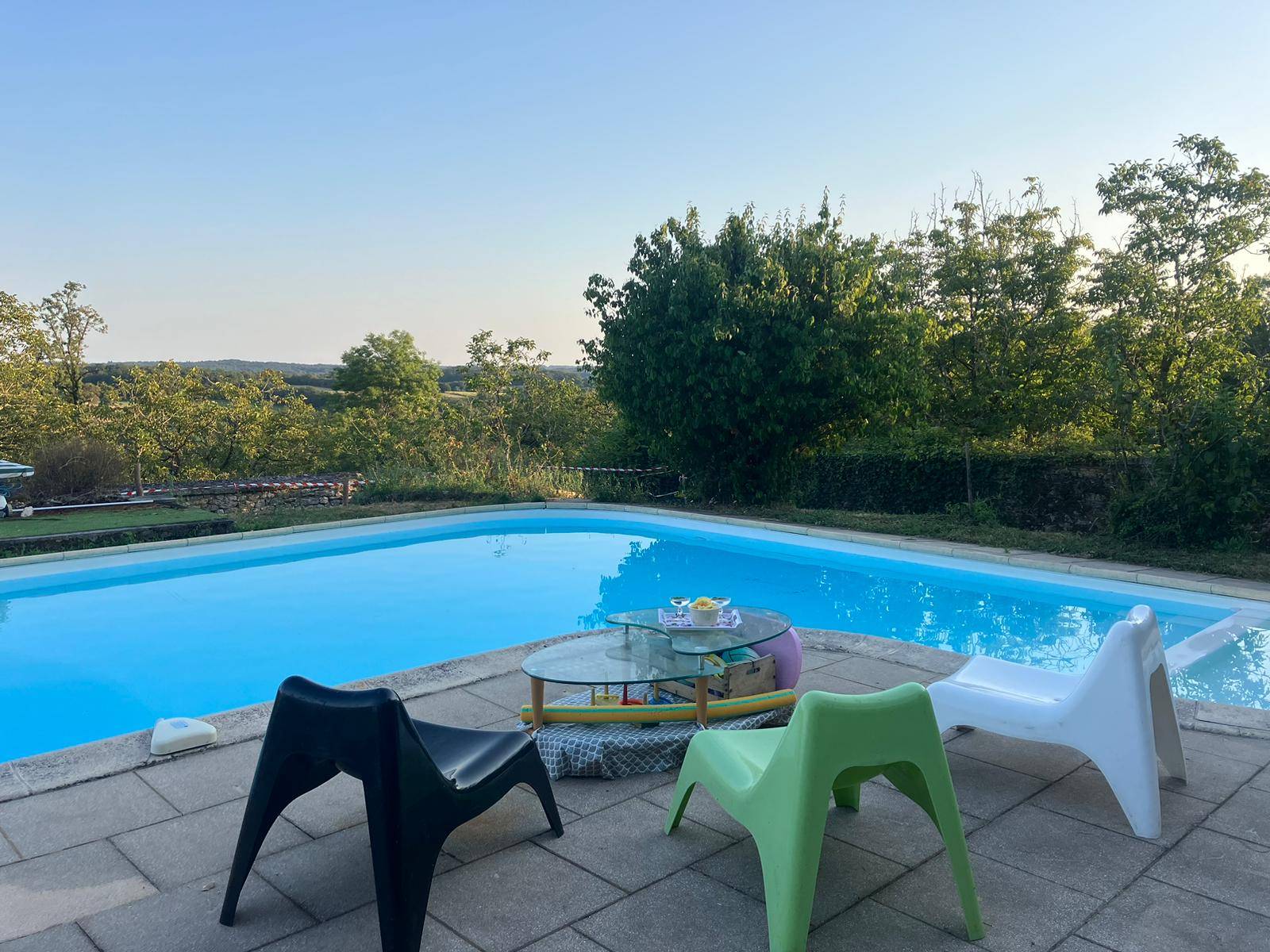Loue maison entre Dordogne et Charente - 3 chambres + mezzanine, 9 à 11 couchages possibles. Piscine au sel