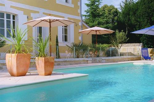 Loue maison en coeur village avec Charme et vues - 7 couchages - Piscine 12m - Villefranche-de-Lonchat (24)