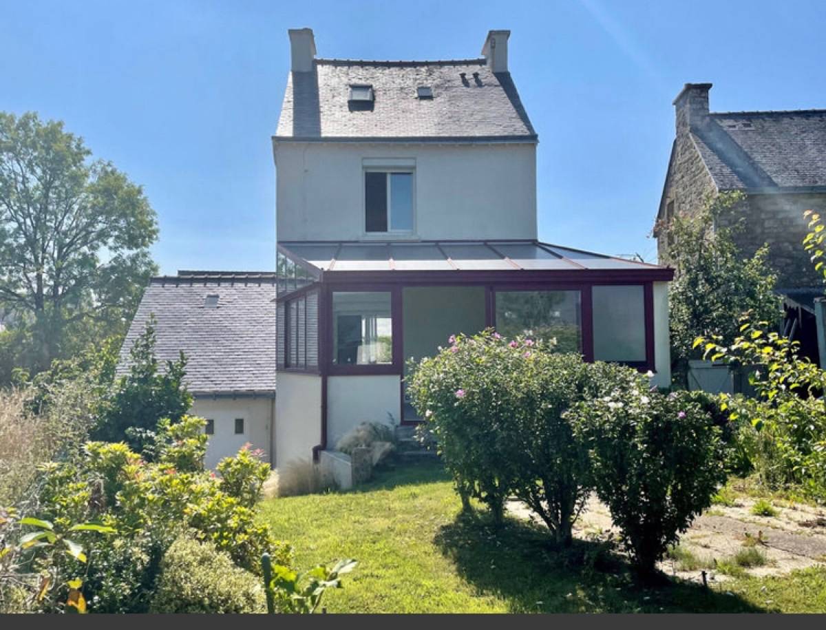 Loue maison de village avec jardin arboré, Morbihan - 15 min des plages - 2 chambres, 4 couchages