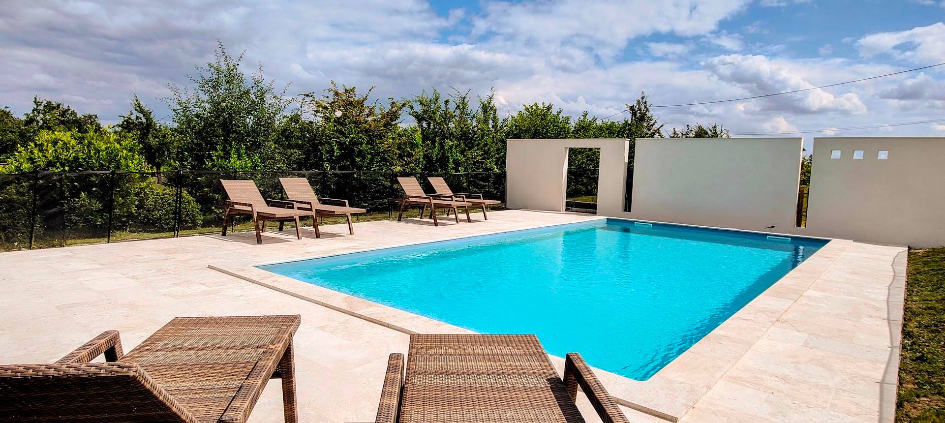 Loue Les Maisons Monplaisir - L’Estanguet, Piscine Propriété XVIIème 6 couchages, Saint-Colomb-de-Lauzun (47)
