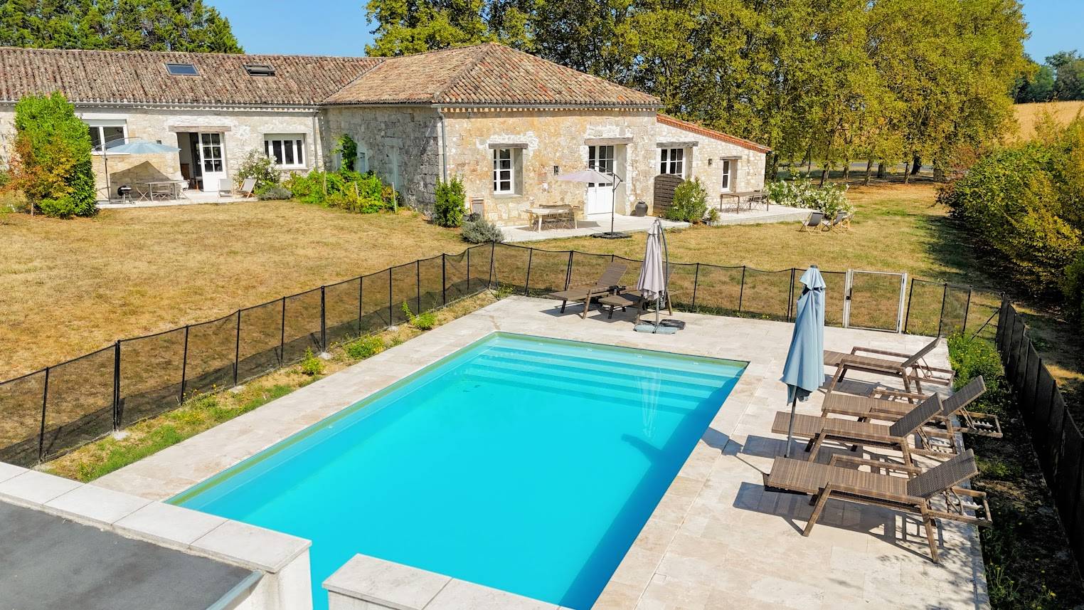 Loue La Lambrusca, Charme et Piscine dans Propriété du XVIIème, 105m², 2 chambres, 4 couchages
