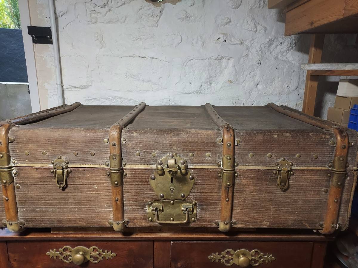 MALLE ANCENNE ART POPULARE EN BOS MASSF BRUT POGNÉES LATON