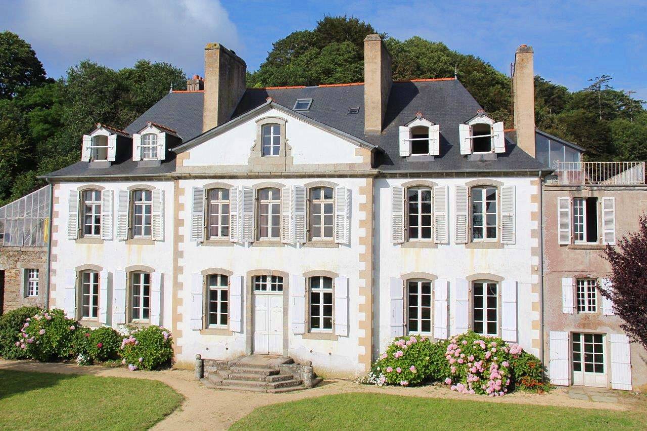 Loue manoir familial Bretagne 15 chambres, 25 couchages en deux bâtiments - Carantec (29)