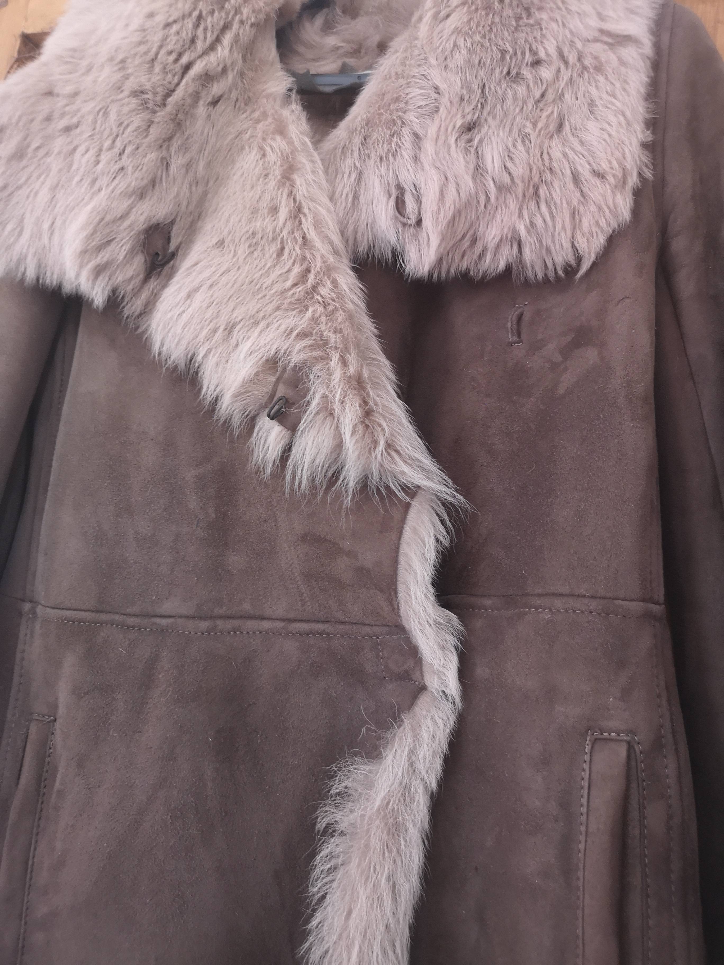 Manteau En Peau Lainée Retournée Agneau - Marque Peau D'Ane - Taille 40 - Occasion Proche Du Neuf - Couleur Marron