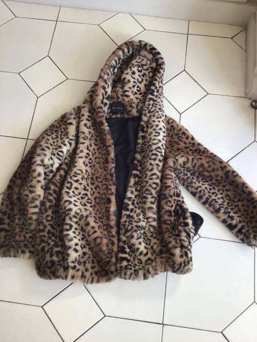 Vends manteau court imprimé léopard - Taille M