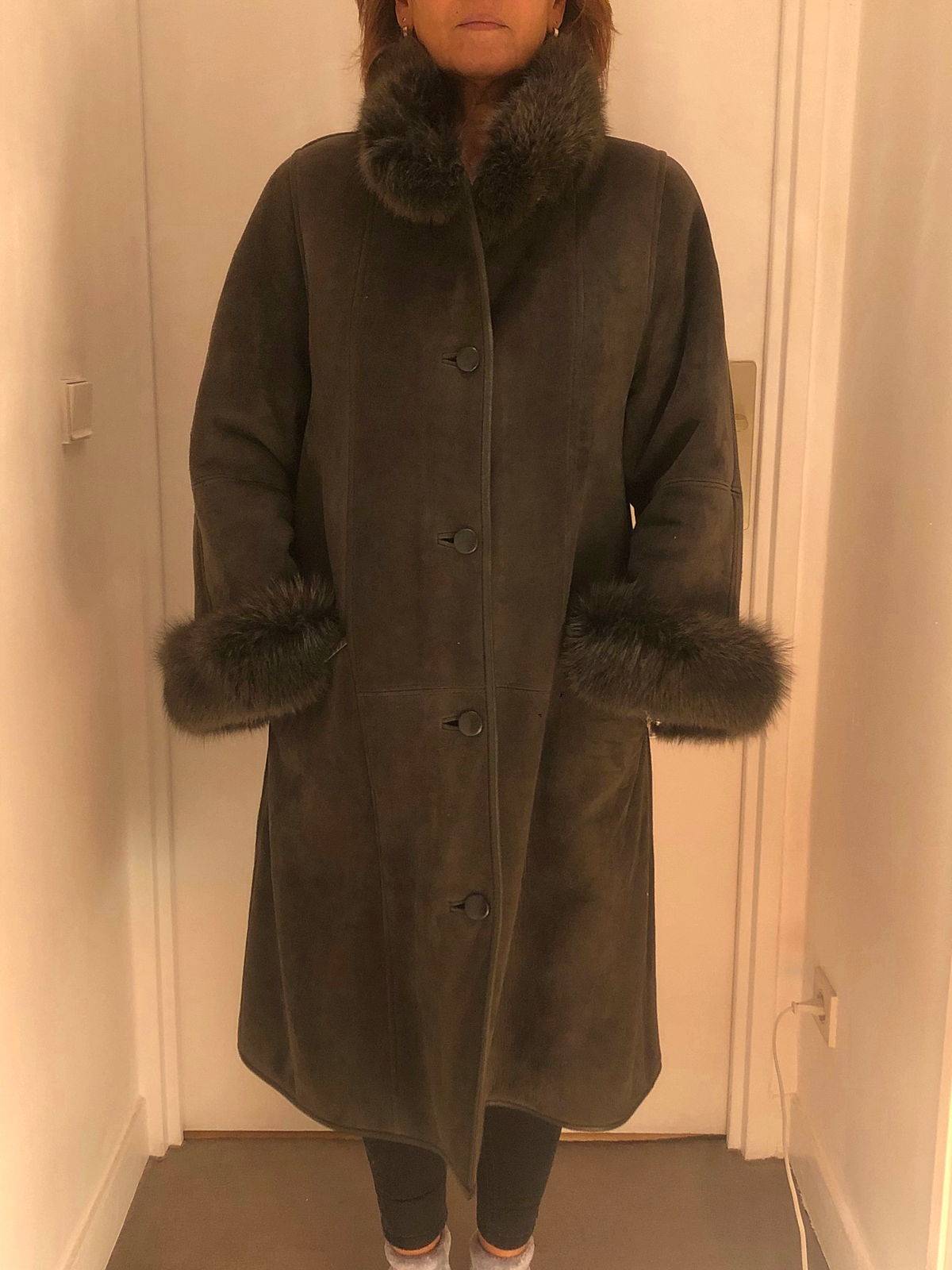 Manteau en peau retournée François Holic taille 38