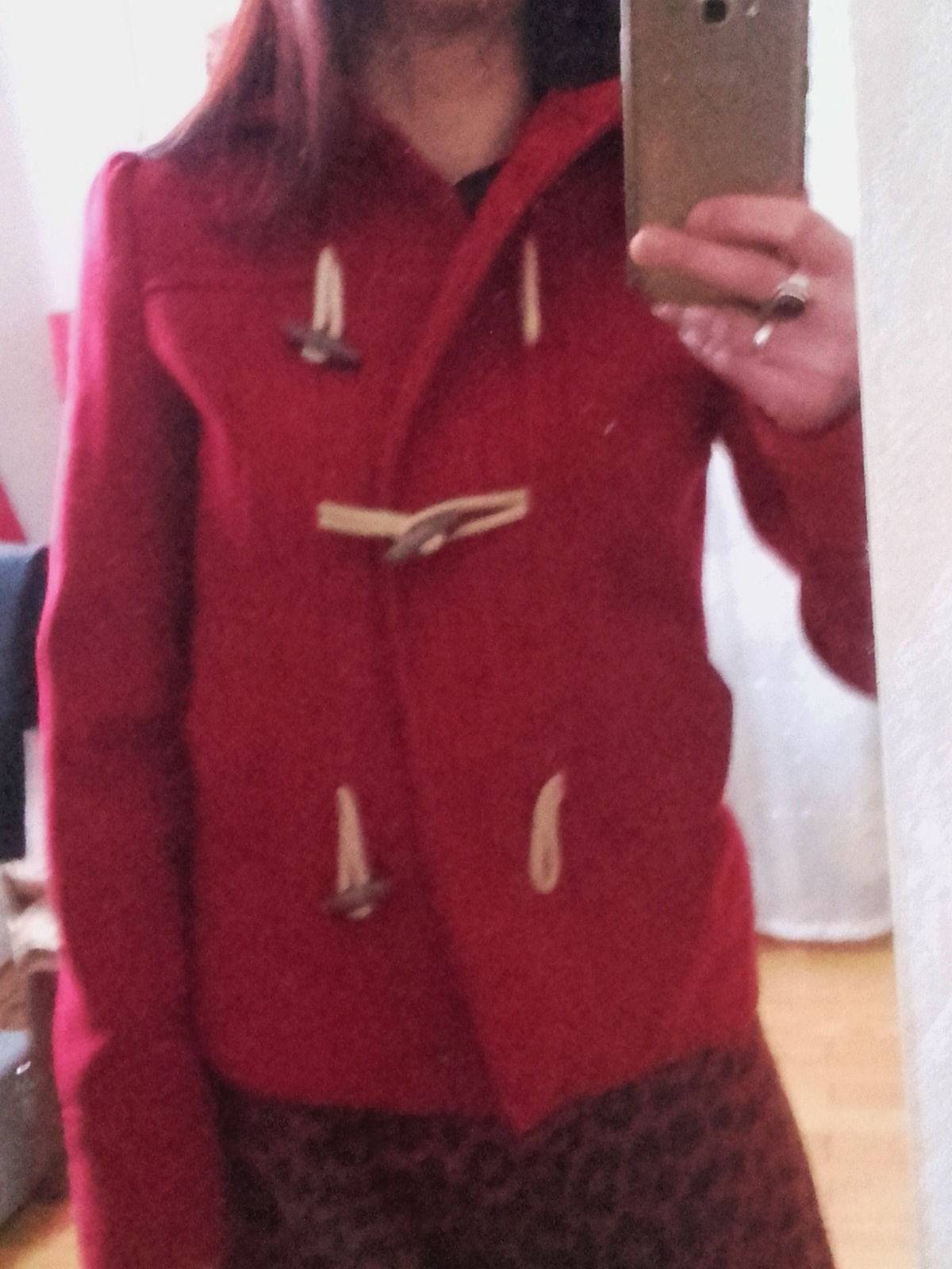 Joli manteau rouge à capuche 34 TBE