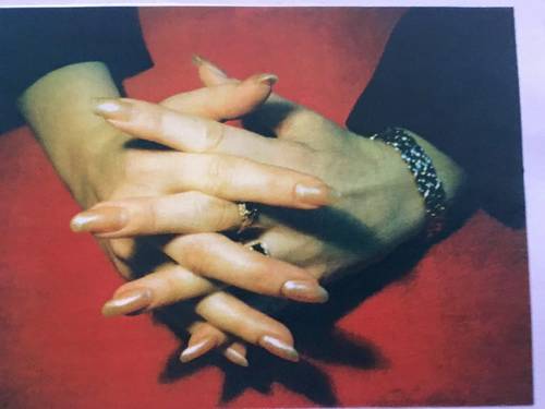 Propose services de manucure, styliste d’ongles à domicile