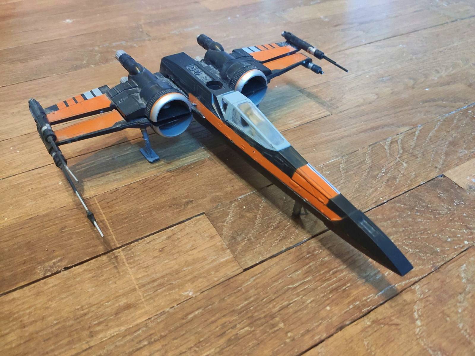 Maquette prémontée vaiseau starwars starfighter plastique peinture