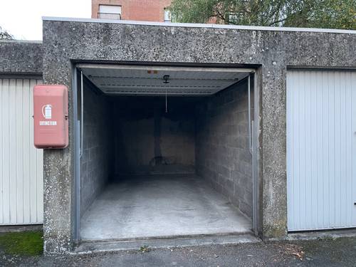 Loue garage individuel dans une résidence sécurisée portail automatique Marcq en Baroeul Croisé Laroche - 12m²