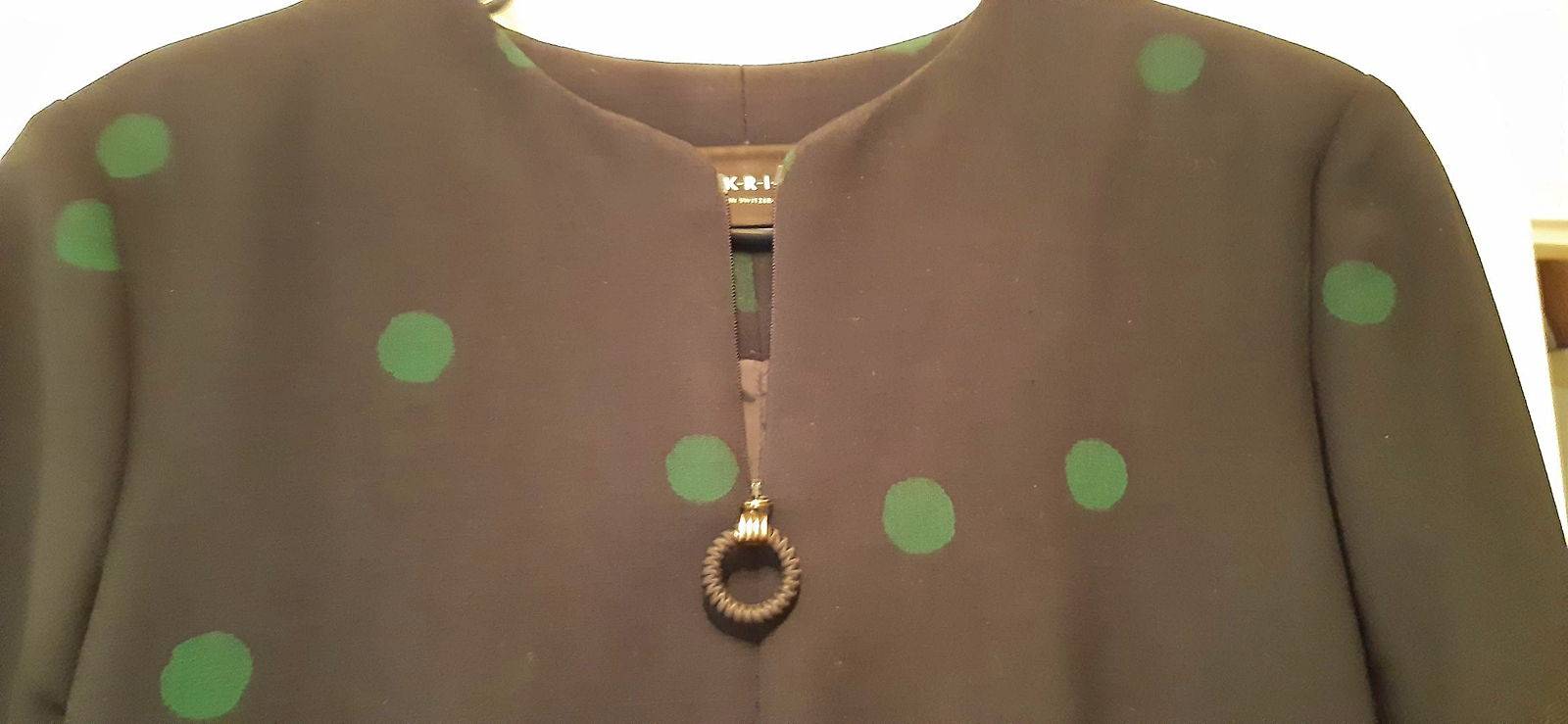 Robe marine à pois vert en crêpe taille 40, couture