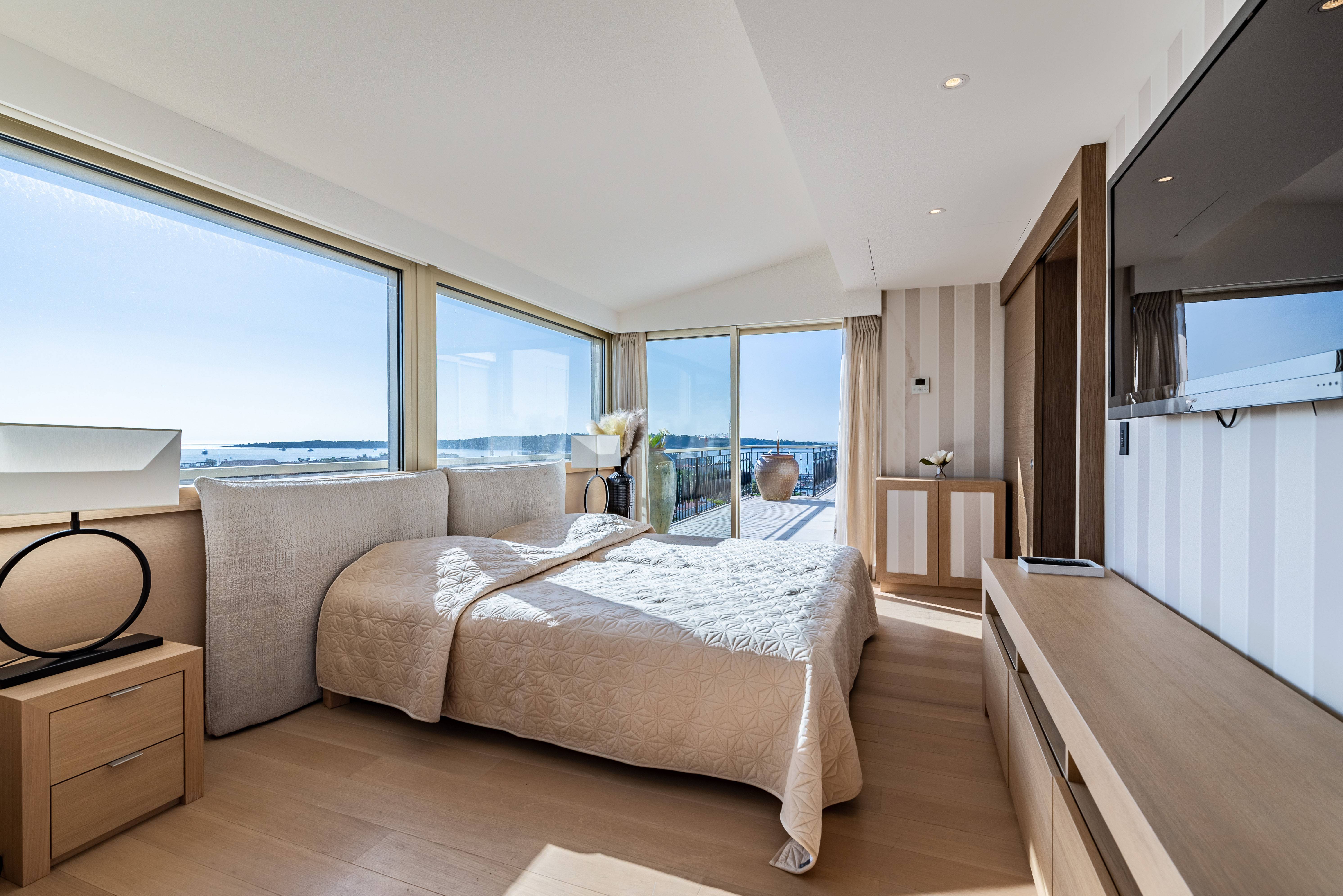 Vends appartement 210m² Cannes-Croisette : penthouse avec terrasse et vue extraordinaire - 4 chambres